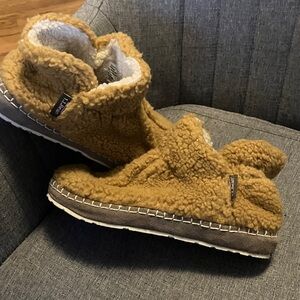 L.L. Bean Warm Brown Womens Slippers Sz 9M